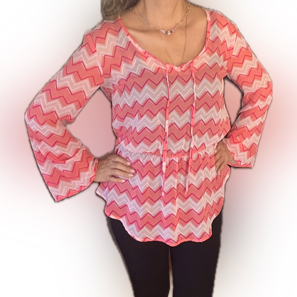 Summer top small Size. Pink and white.